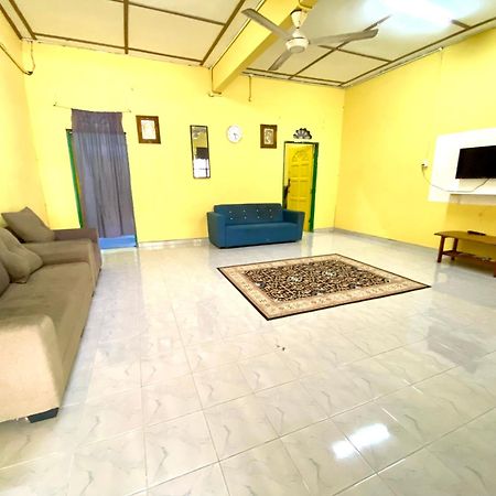 קואלה טרנגאנו Umi Homestay Batu Buruk מראה חיצוני תמונה