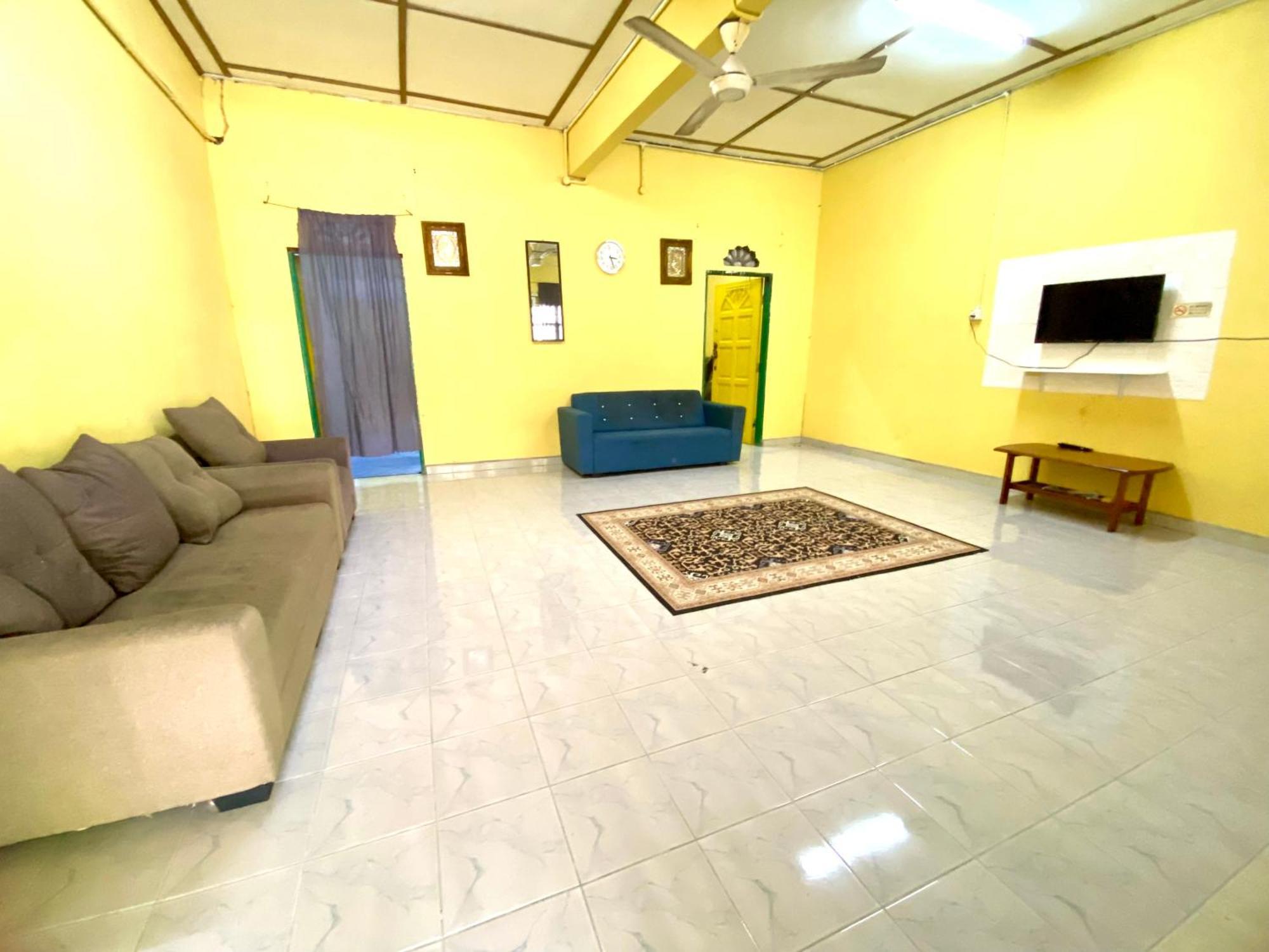 קואלה טרנגאנו Umi Homestay Batu Buruk מראה חיצוני תמונה
